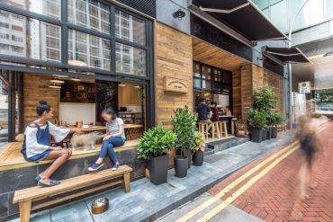 Hongkong Coffee Shop - Quán cà phê có thiết kế độc đáo, hòa mình với đường phố